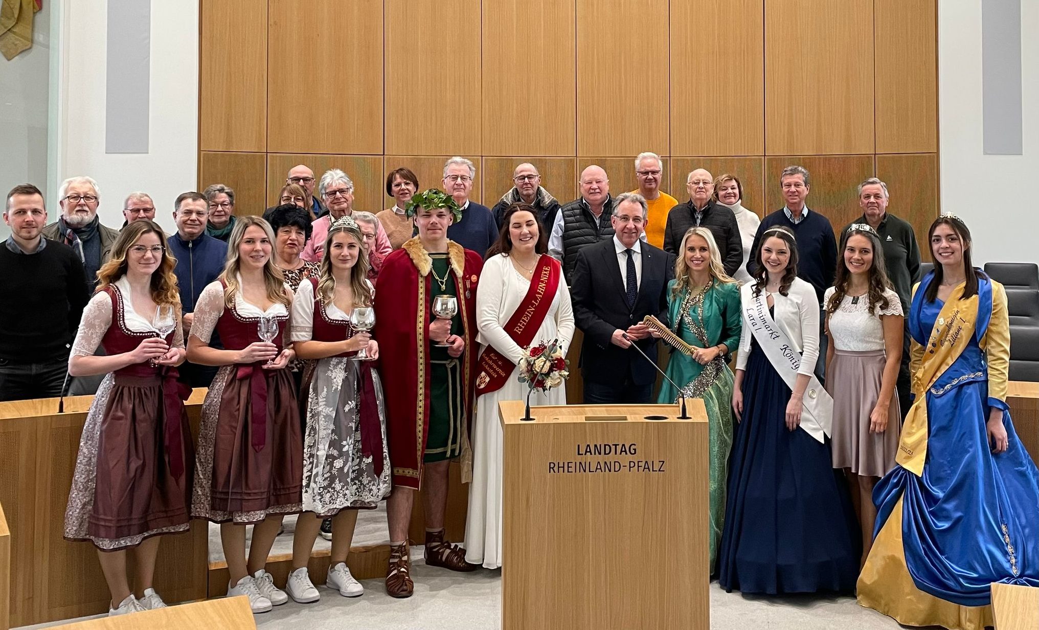 Mittelrheinmajestäten besuchen Landtag und ZDF in Mainz