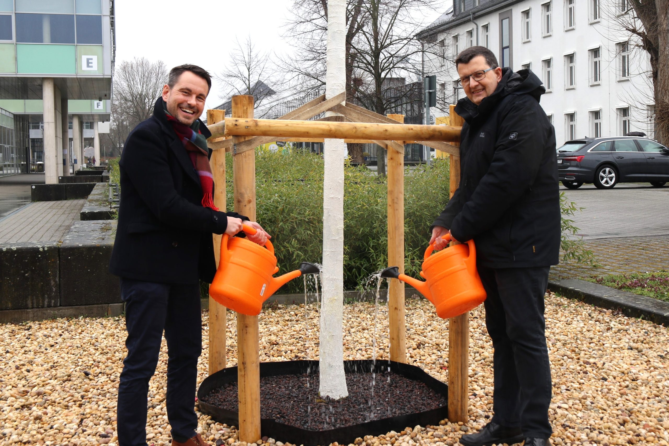 Stadt Koblenz schenkt der neuen Universität Koblenz einen Geburtsbaum