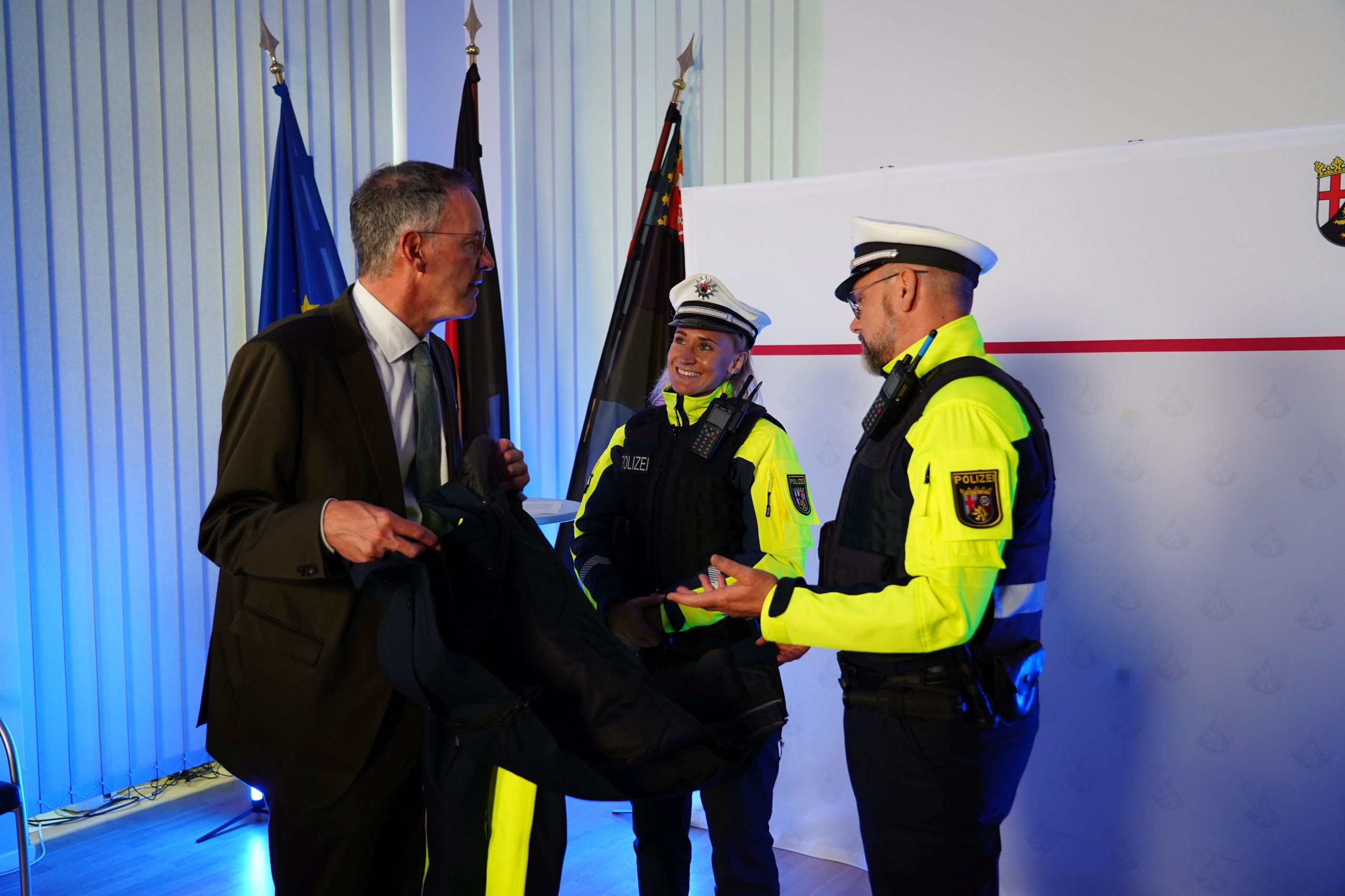 Neue Polizei-Oberbekleidung für mehr Komfort und Sicherheit